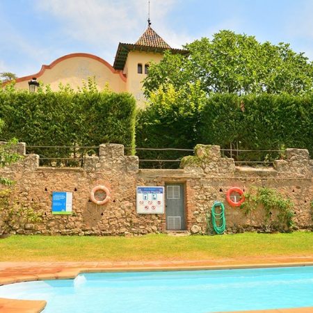 Casa-de-colònies-La-Llobeta-piscina